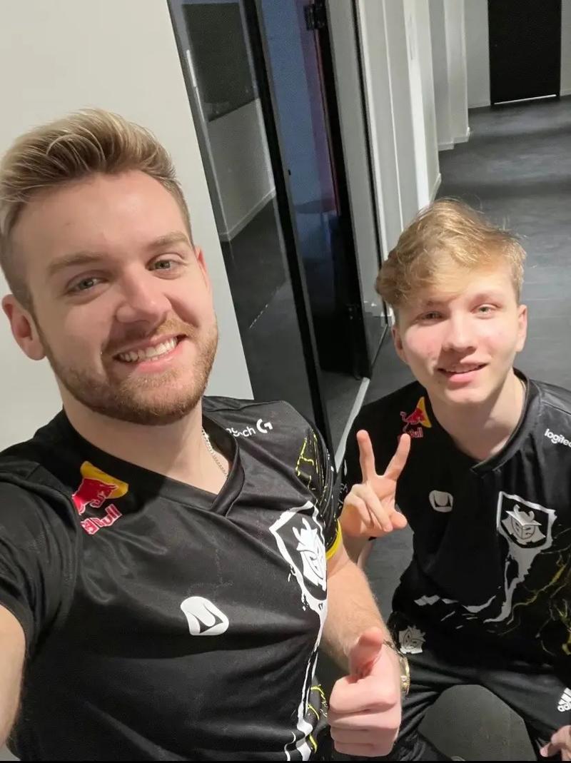 的前锋被抬 的前锋被抬